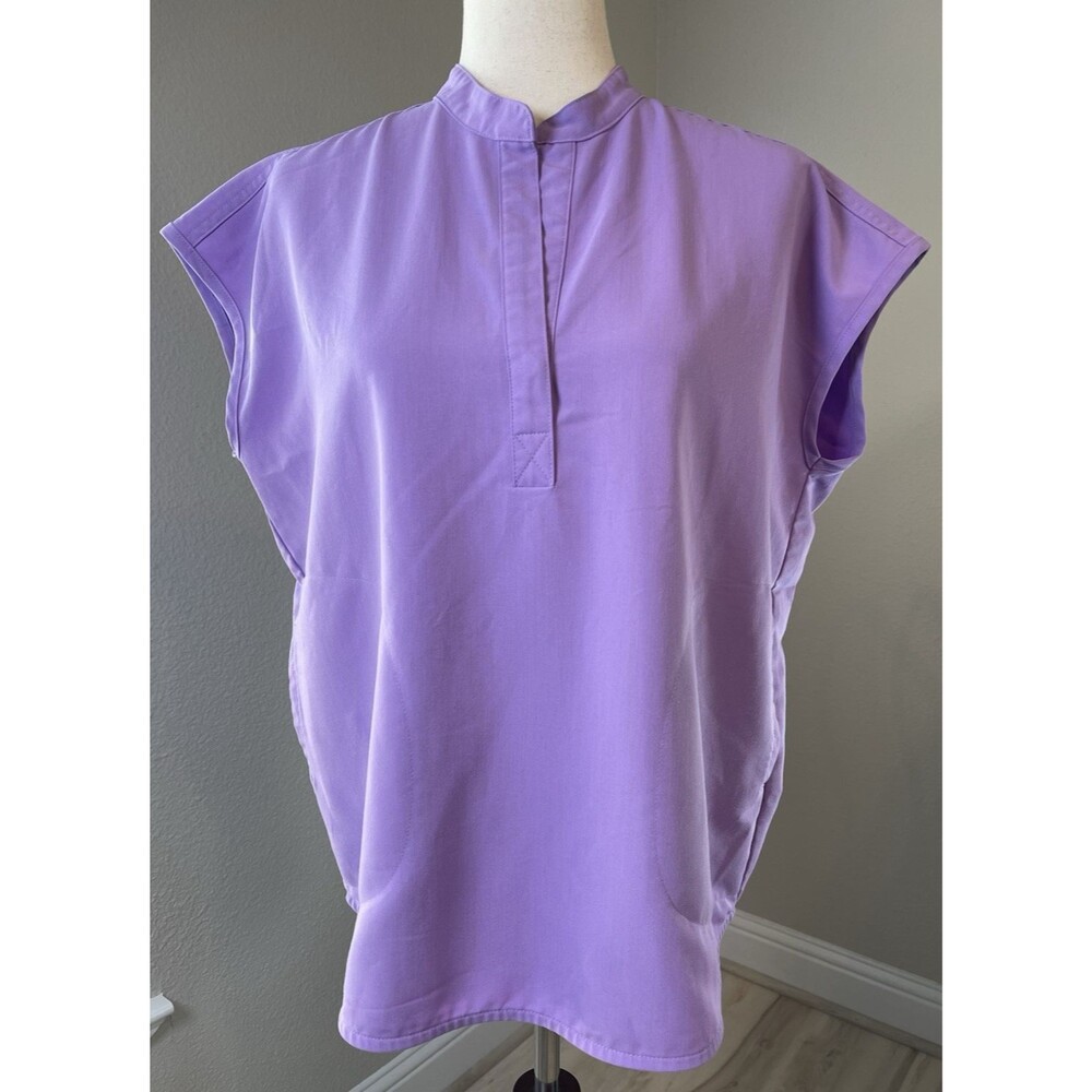 Figs NEW Women's Short Sleeve Side Pockets V-Neck Scrub Top Small Lavender